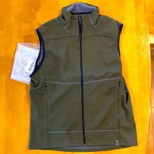 NWT Kuiu Peleton 240 Vest. Size Medium. Olive